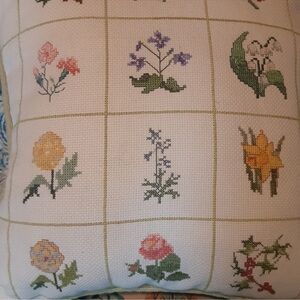 VINTAGE Needlepoint Floral Pillow